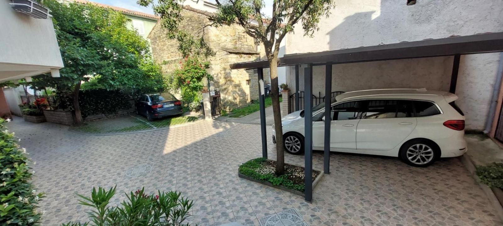 Apartma Mimi Dekani Exterior photo